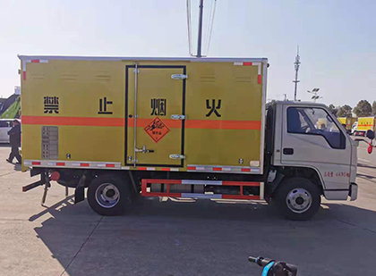 碾子山爆破器材运输车工人安全操作规范与智能技术保障
